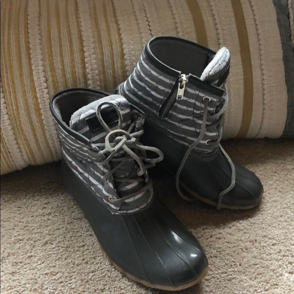 Speedy duck boots 🦆